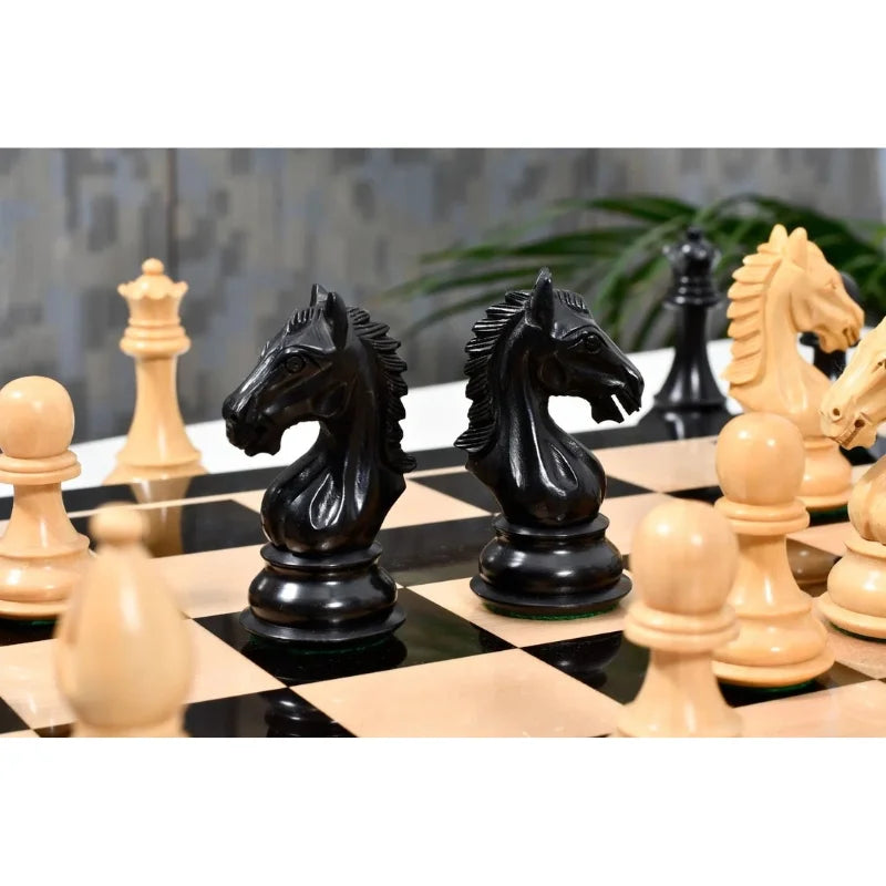 Derby Knight Pattern Chess Set