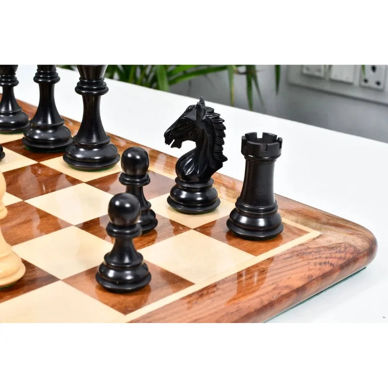 Derby Knight Pattern Chess Set (Ebonized Boxwood)