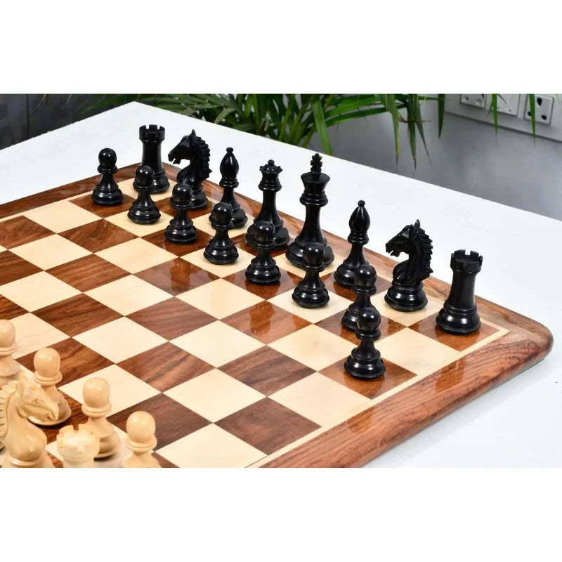 Derby Knight Pattern Chess Set (Ebonized Boxwood)