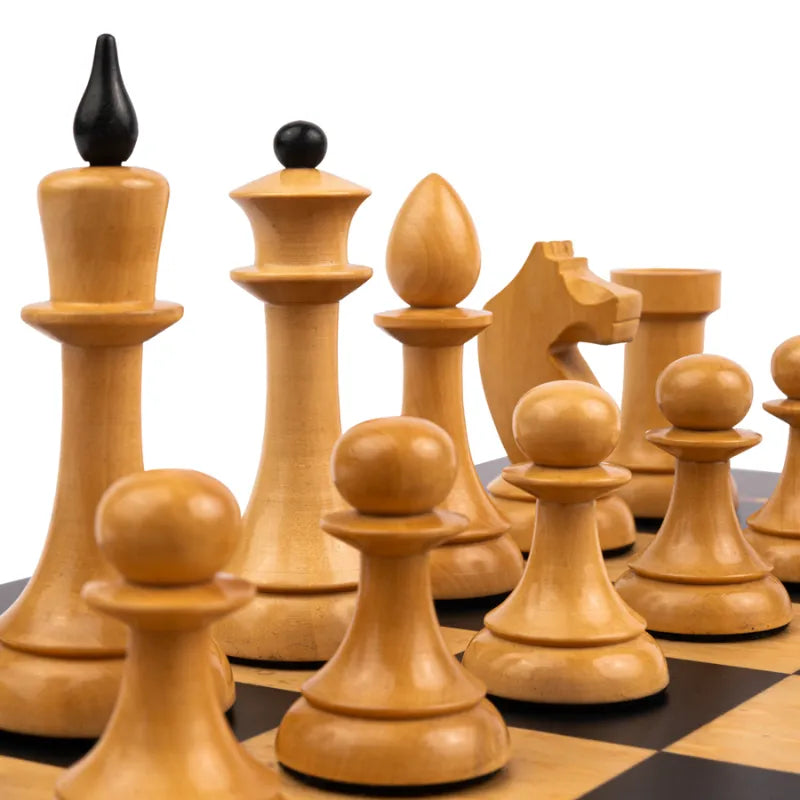 Ferrer Queens Gambit Official Chess Set