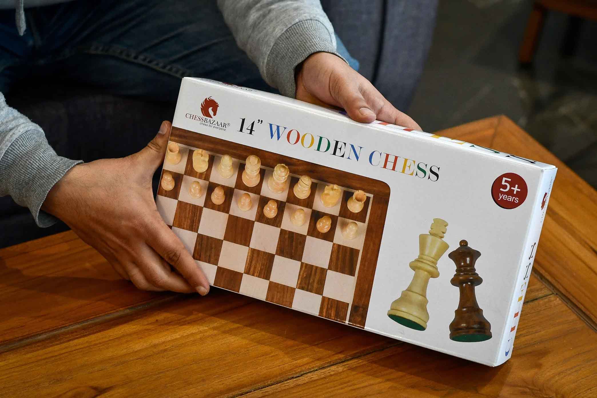 Folding magnetic travel chess set in sheesham and maple, Australia