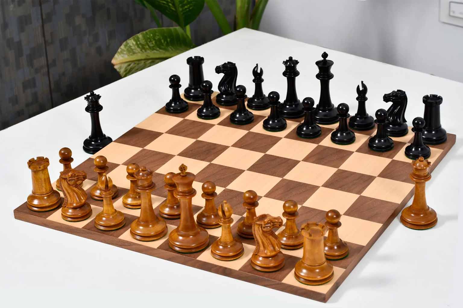 Reproduction Nathaniel Cooke 1849 Staunton Collector Ebony chess pieces, weighted with green felt bases