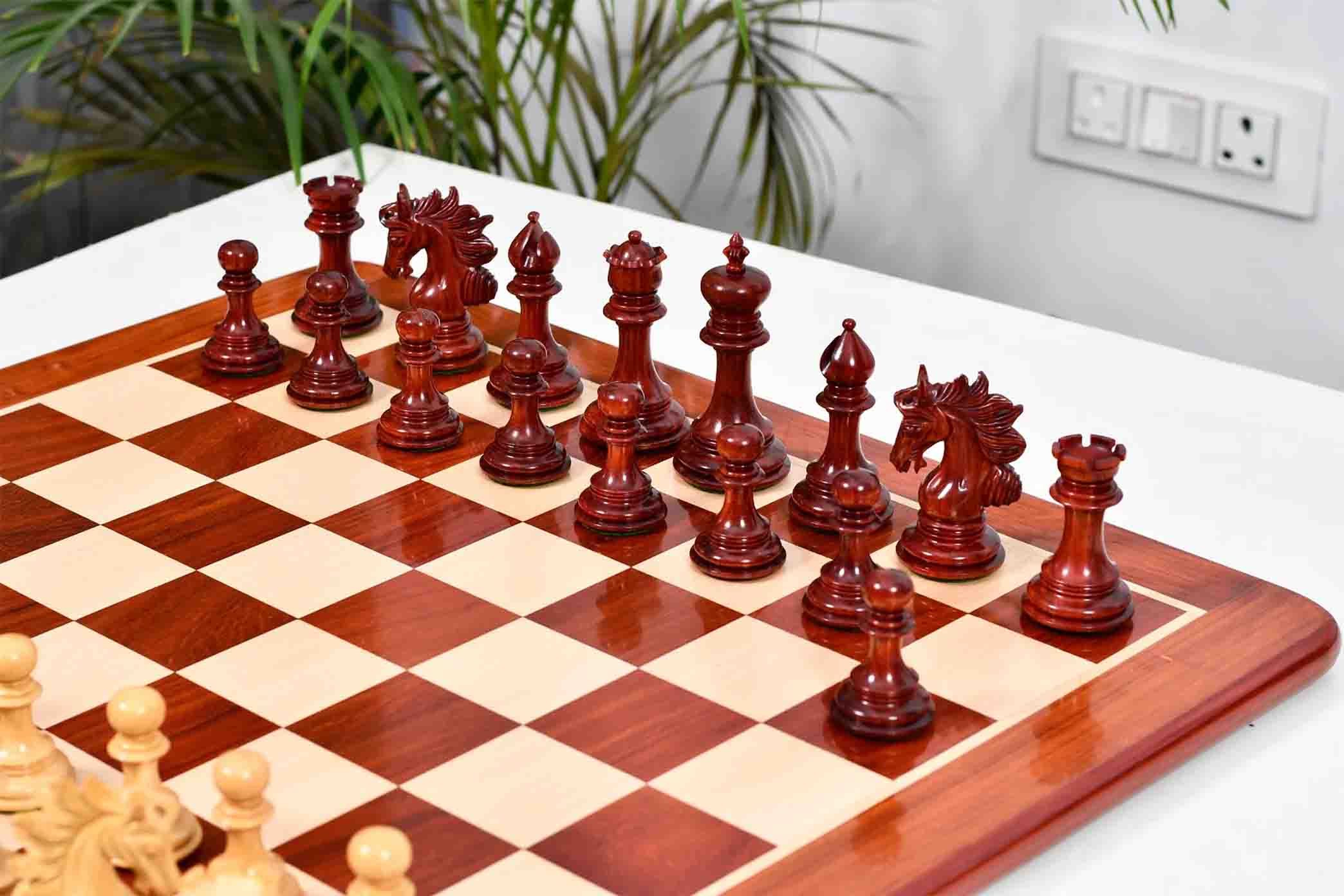 Arabian Knight Artisan Staunton wooden chess pieces, 107mm king, Bud rosewood finish
