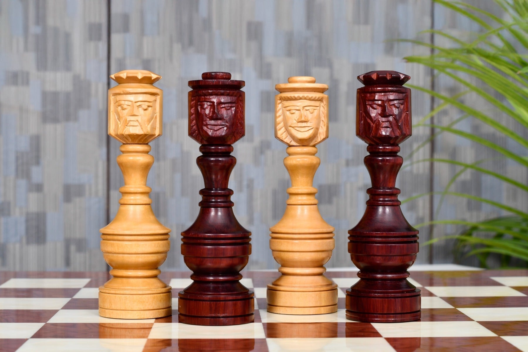 Double weighted 130mm bud rosewood chess pieces with leather felt bases