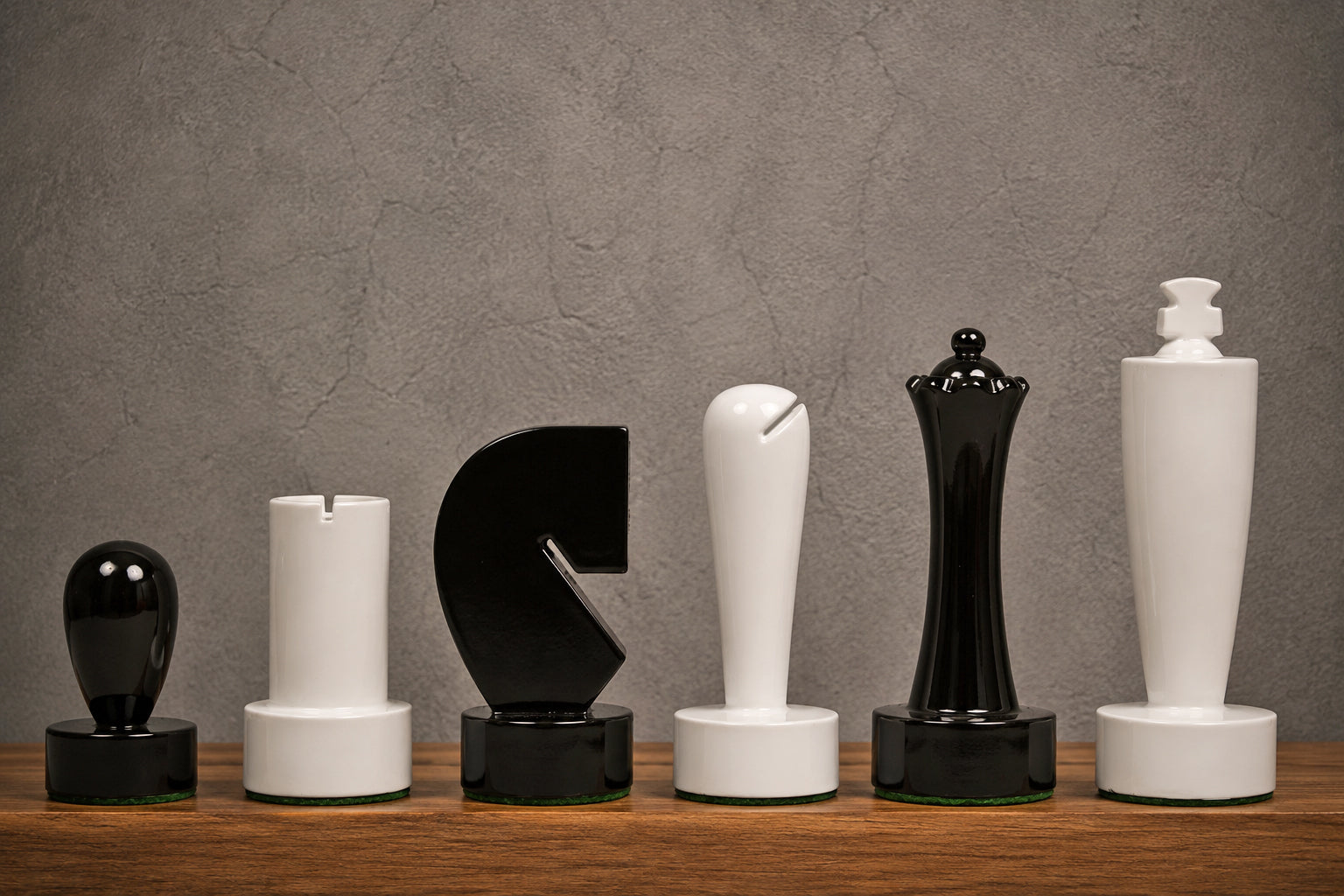 Sterling Chess Berliner Minimalist chess pieces in black and white painted boxwood, 95mm king