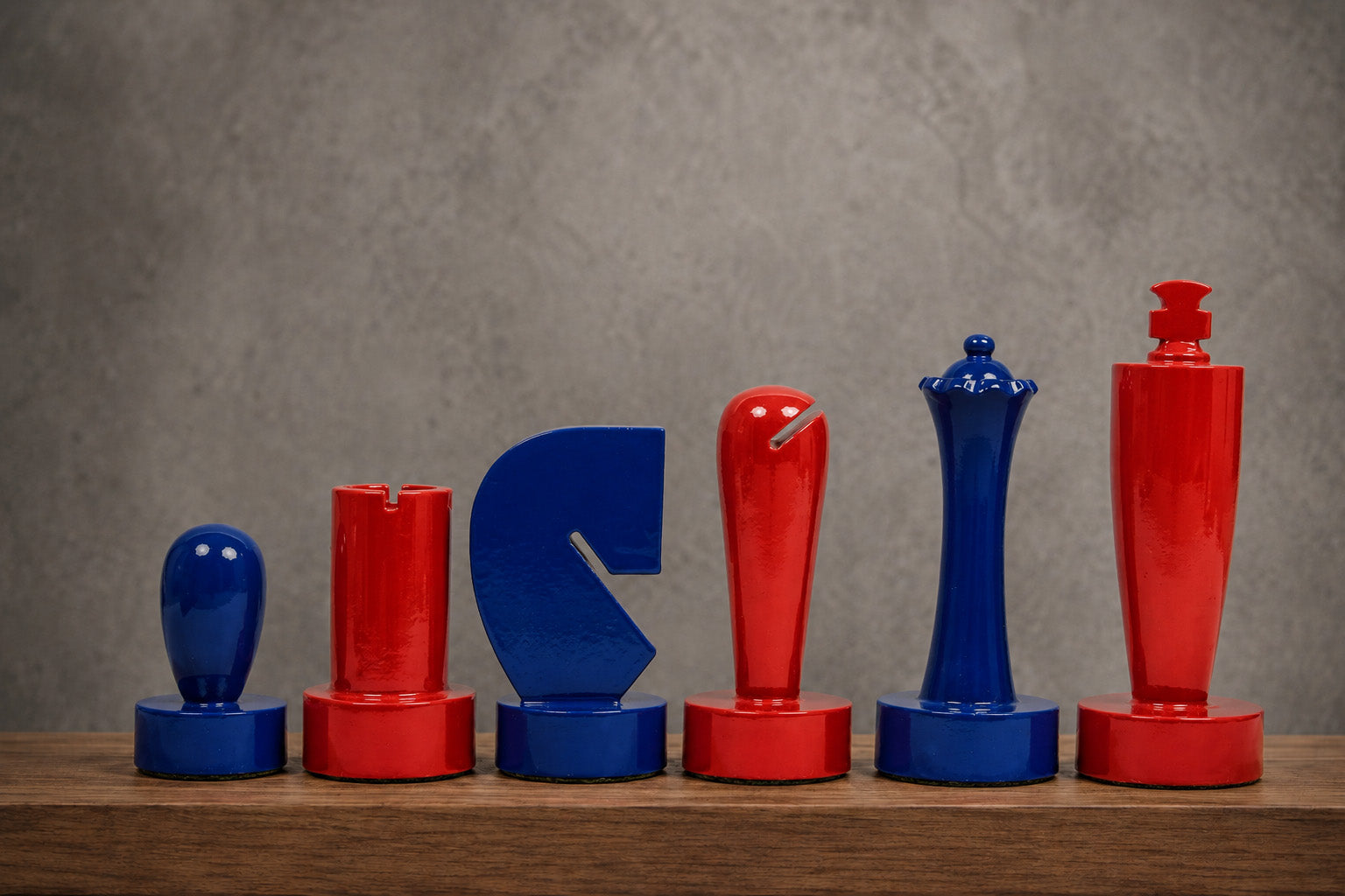 Sterling Chess Berliner Minimalist chess pieces in red and blue painted boxwood, 95mm king