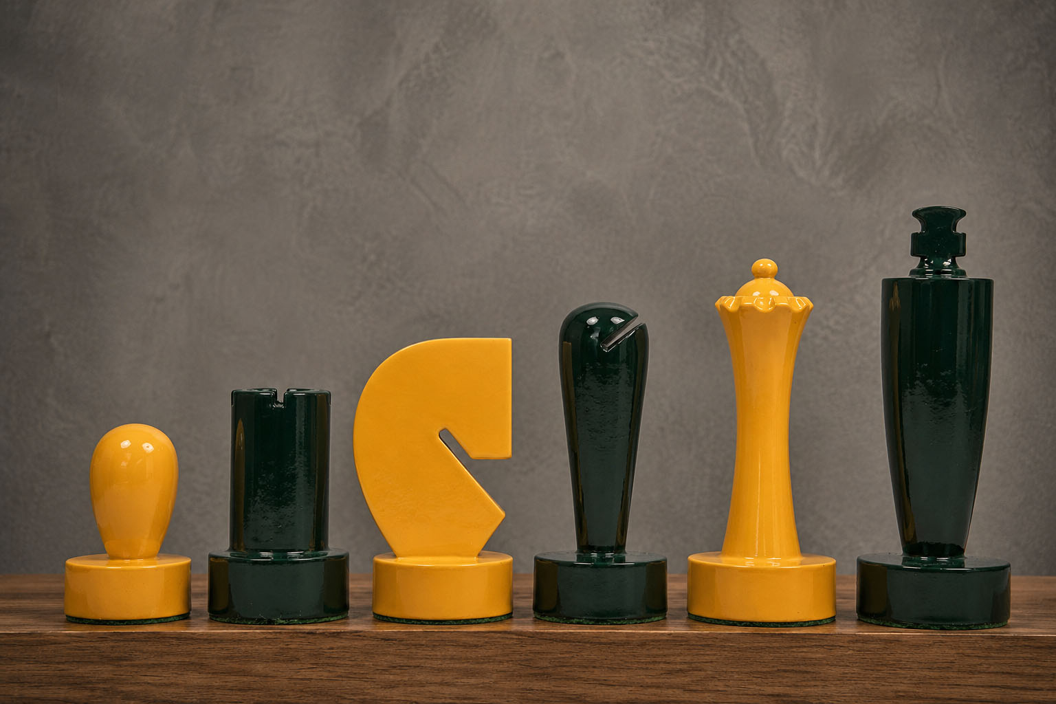 Sterling Chess Berliner Minimalist chess pieces in green and yellow painted boxwood, 95mm king
