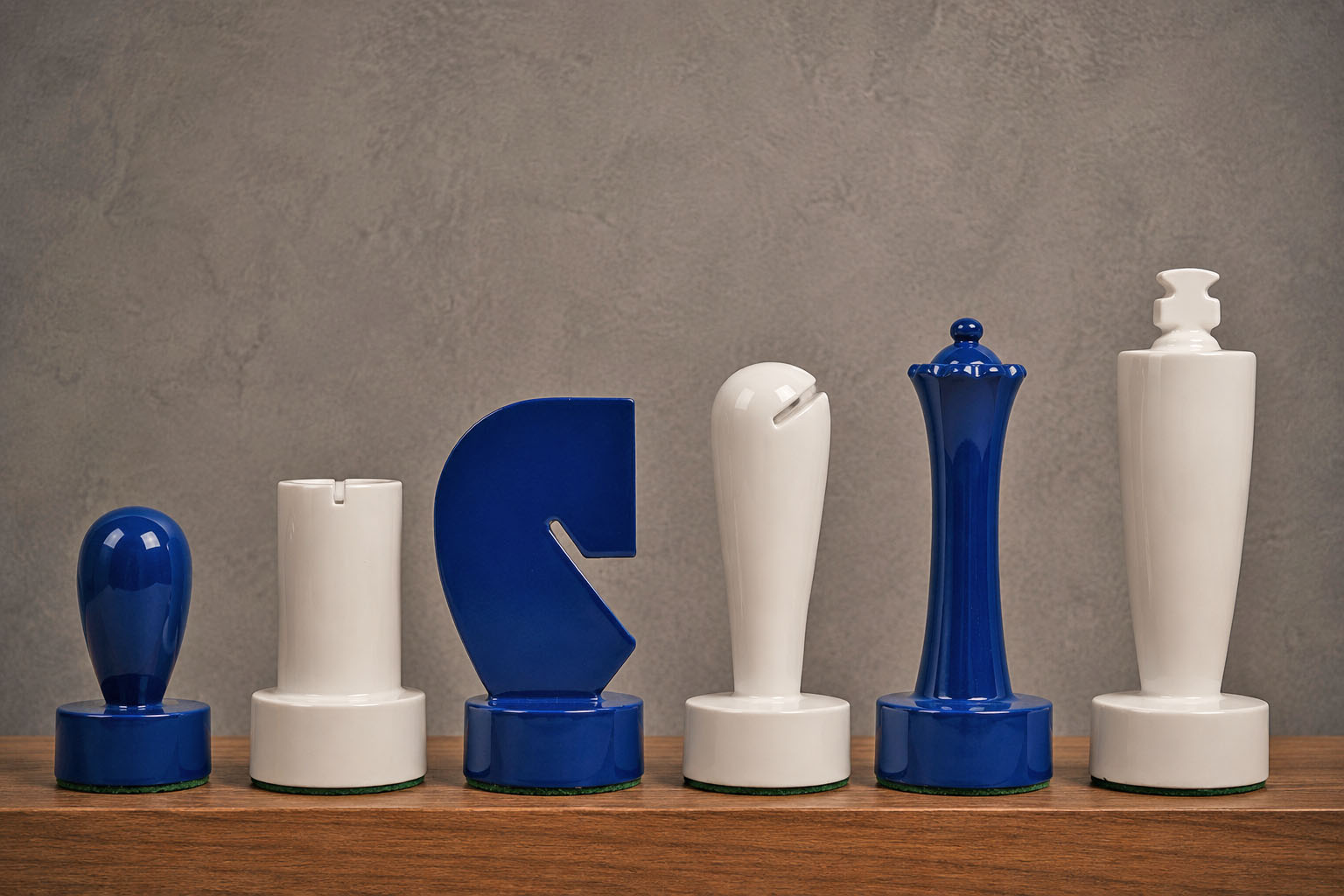 Sterling Chess Berliner Minimalist chess pieces in blue and white painted boxwood, 95mm king