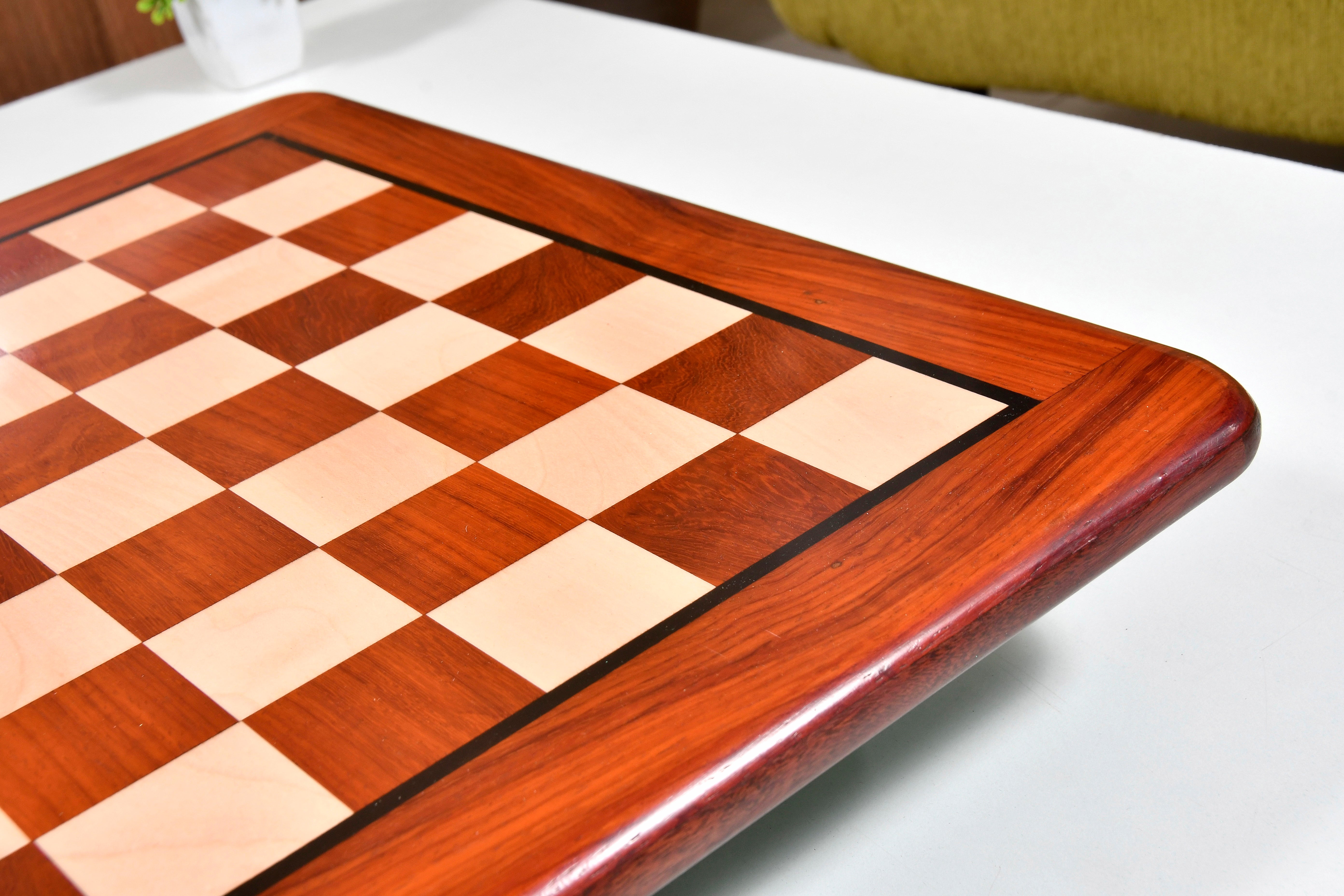Blood red bud rosewood 18 inch chess board, close detail of the grain