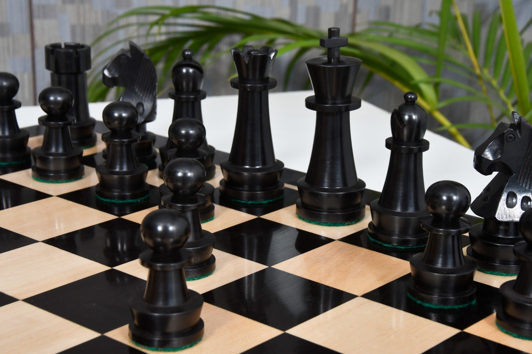 Championship Staunton chess set at 95mm, Ebonised pieces with the included board