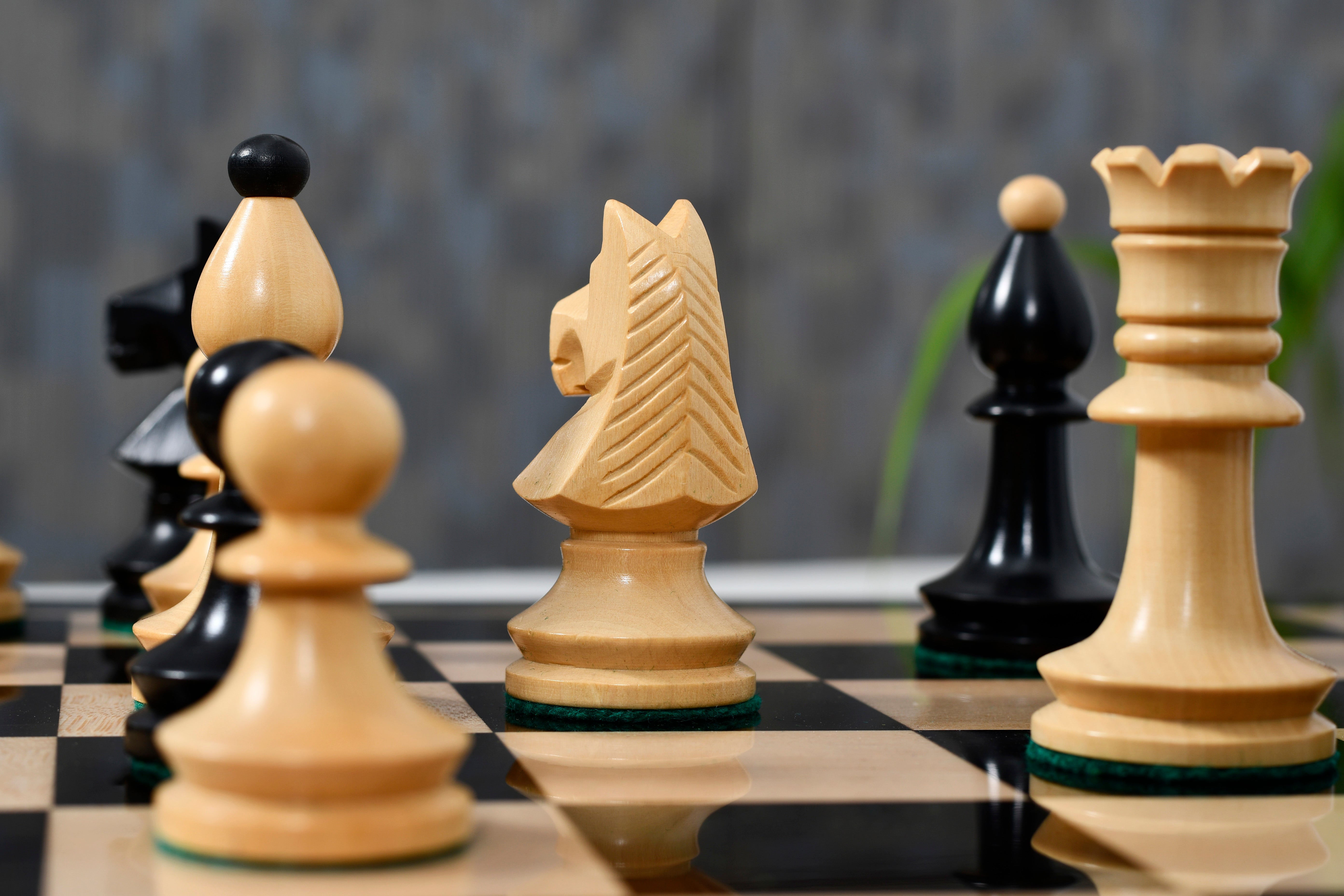 Romanian Hungarian National Tournament chess set, 98mm king, Ebonised finish with its board
