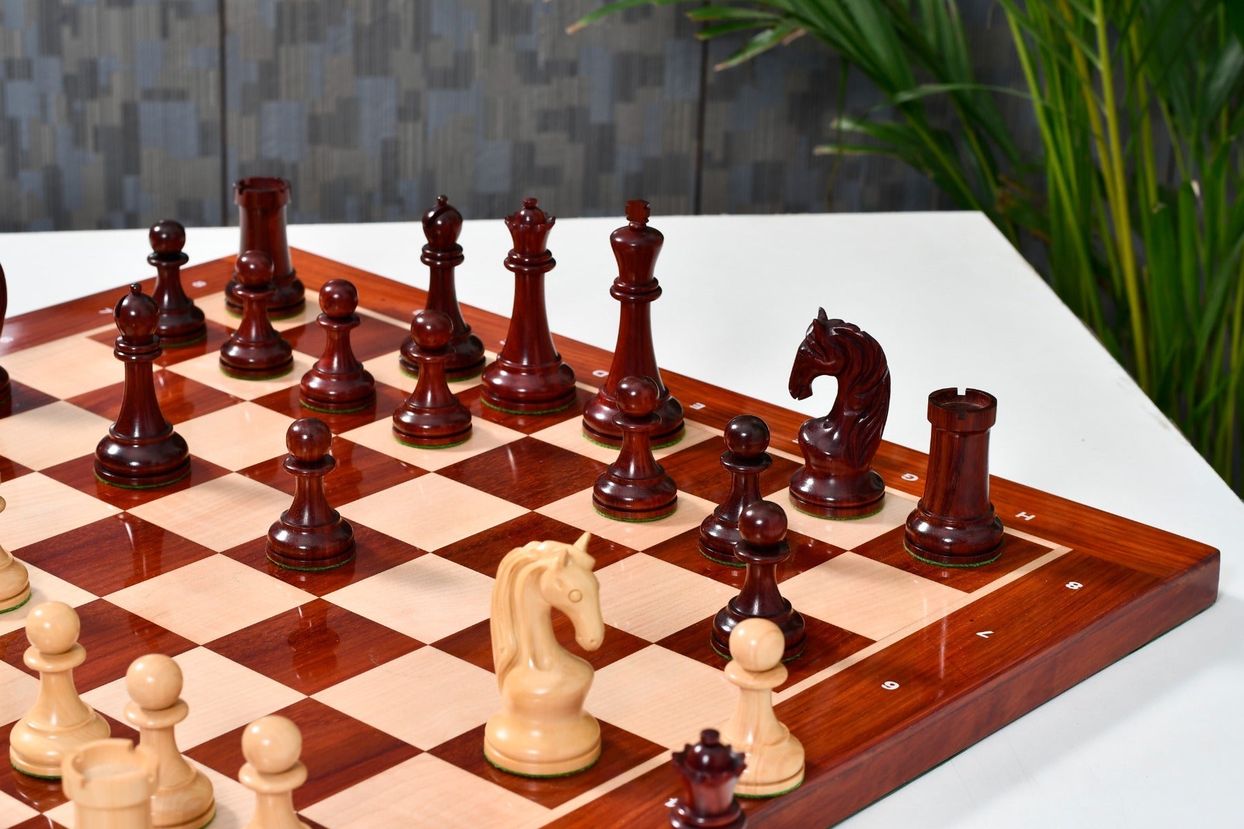 Bud rosewood chess pieces with a 108mm king and weighted felted bases