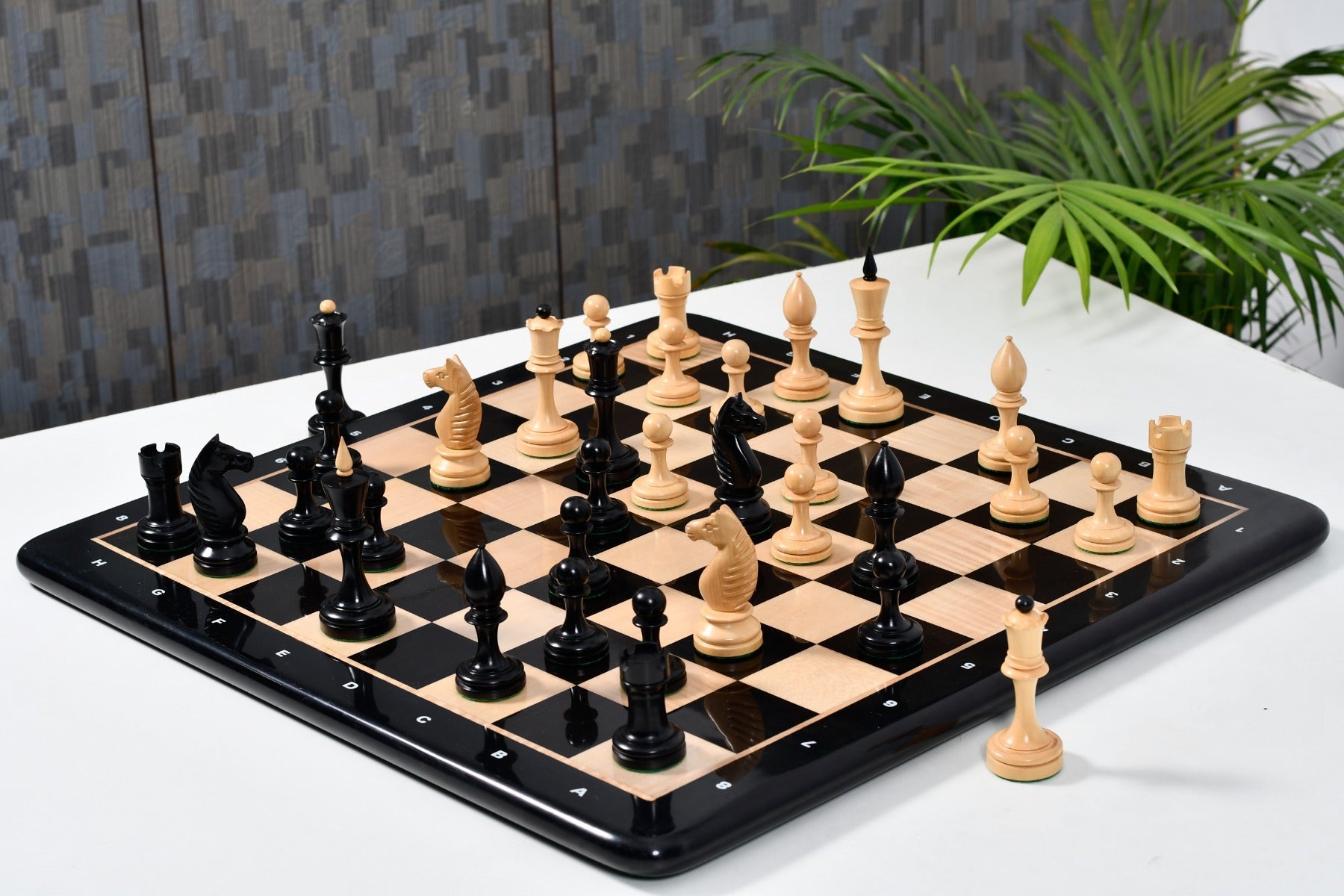 Reproduction Averbakh 1949 Moscow Championship Boxwood chess pieces, weighted with green felt bases