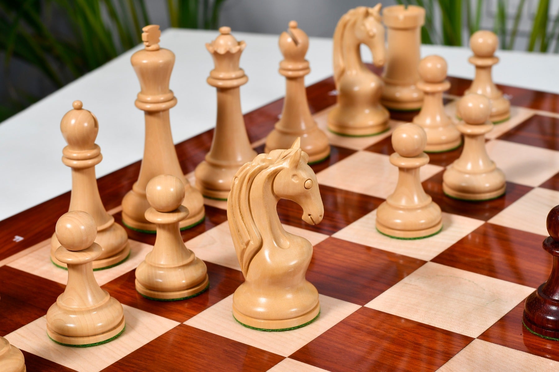Full 34 piece 1963 1966 Piatigorsky Cup chess pieces in bud rosewood and boxwood, Sterling Chess Australia