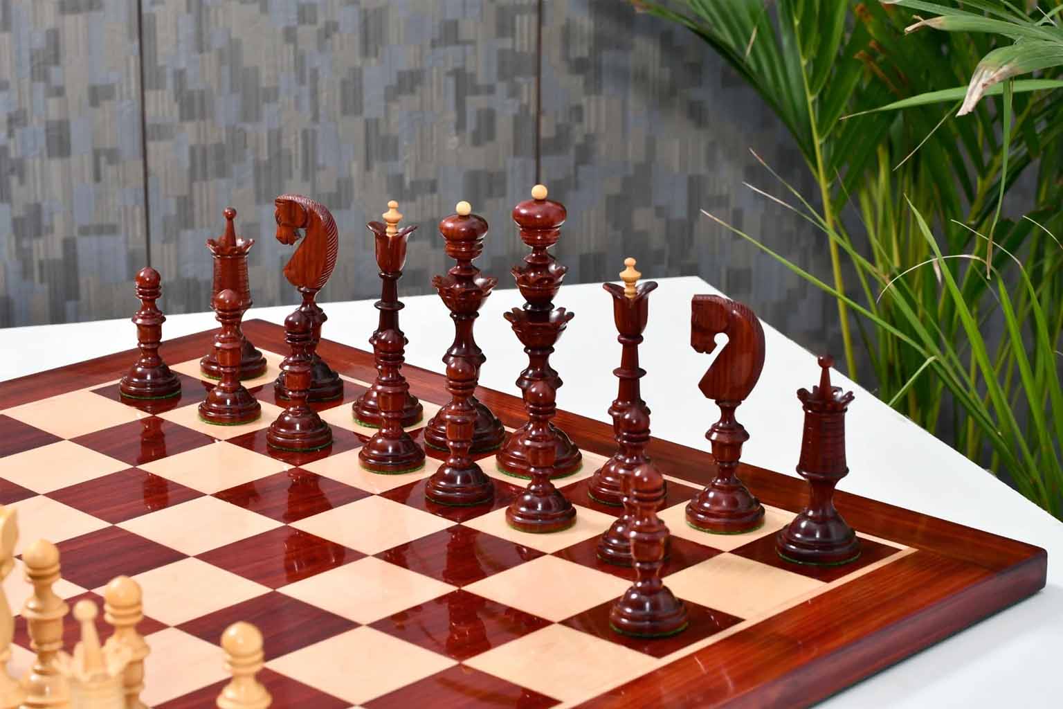Reproduction Bud Rosewood chess pieces, weighted with green felt bases
