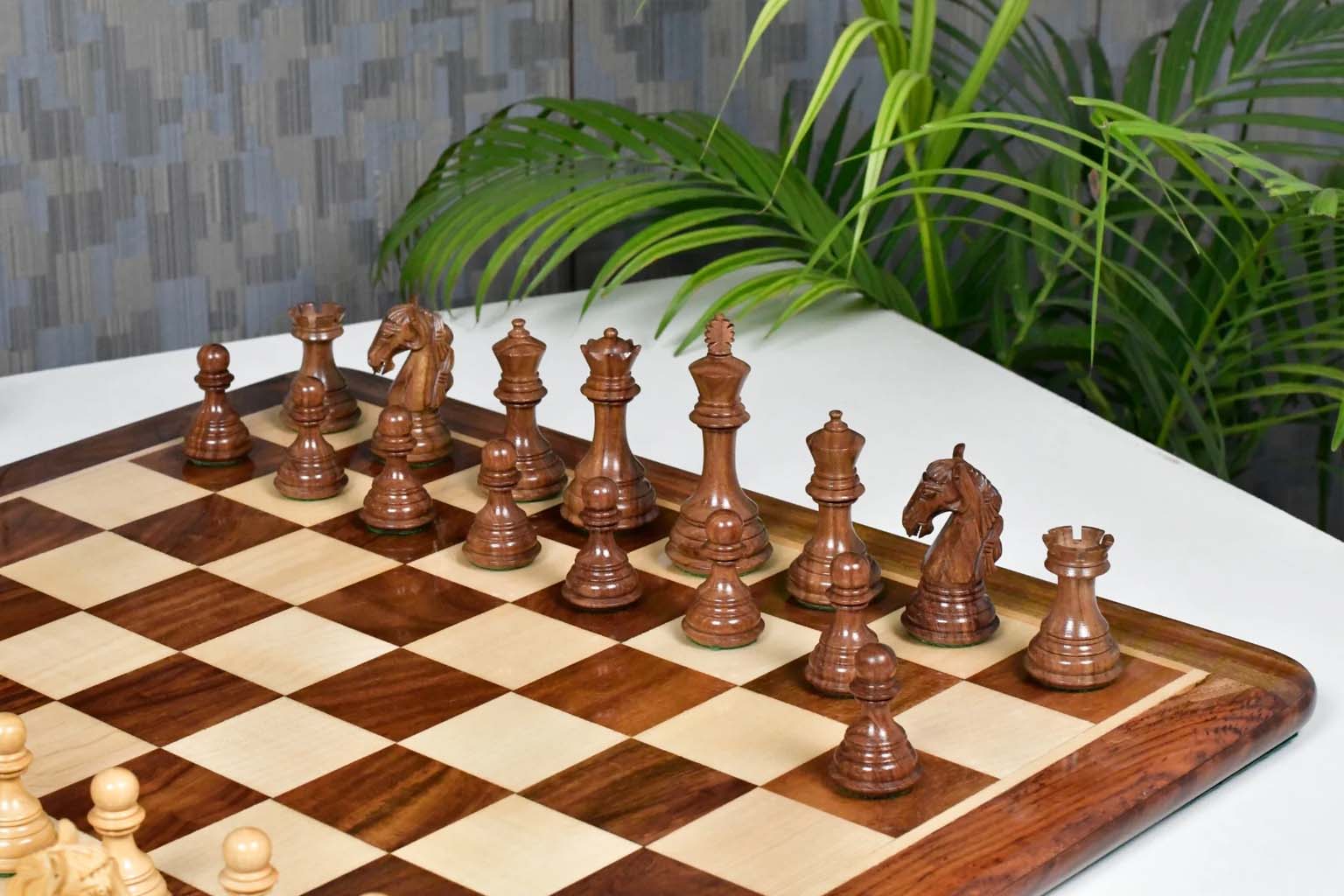 Sheesham and boxwood Staunton chess pieces with two spare queens