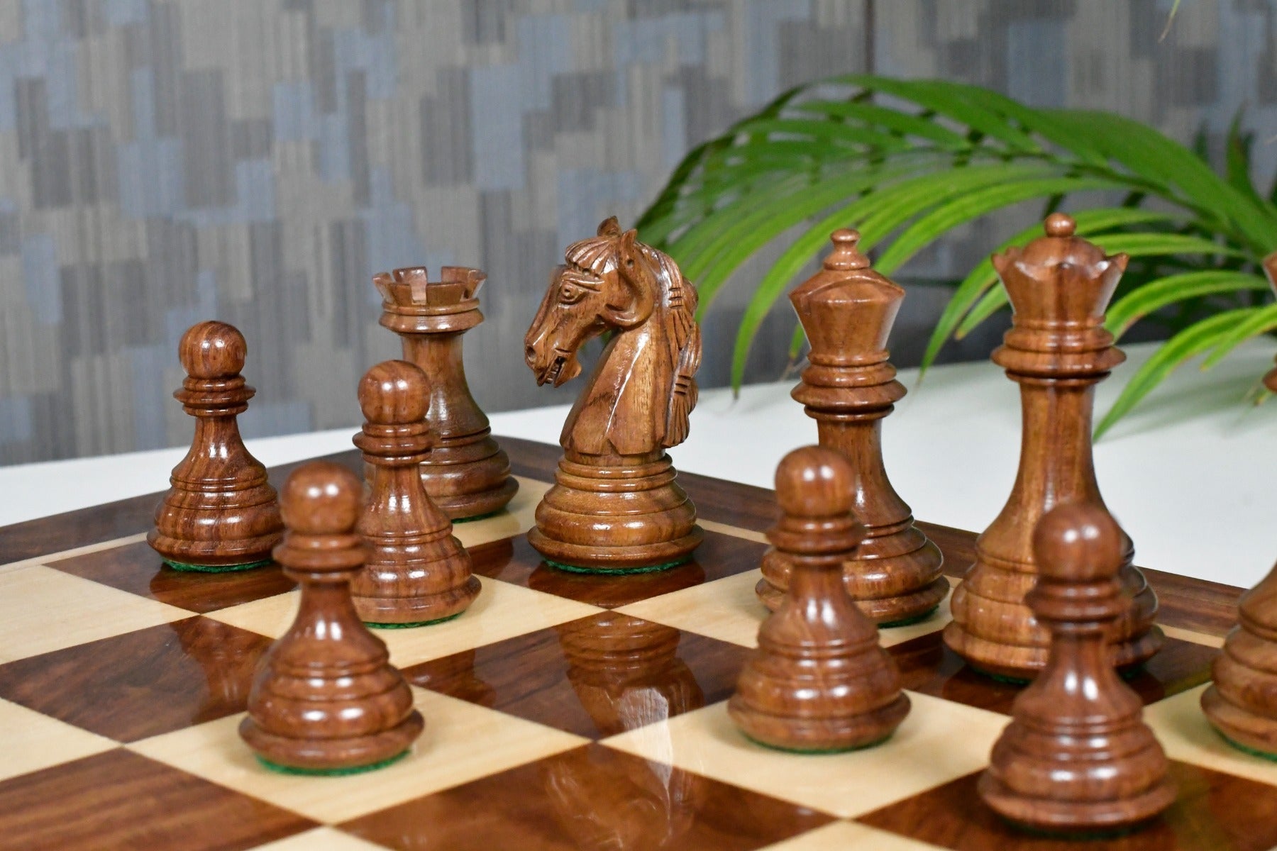New Colombian Staunton chess set with 53cm sheesham and maple board