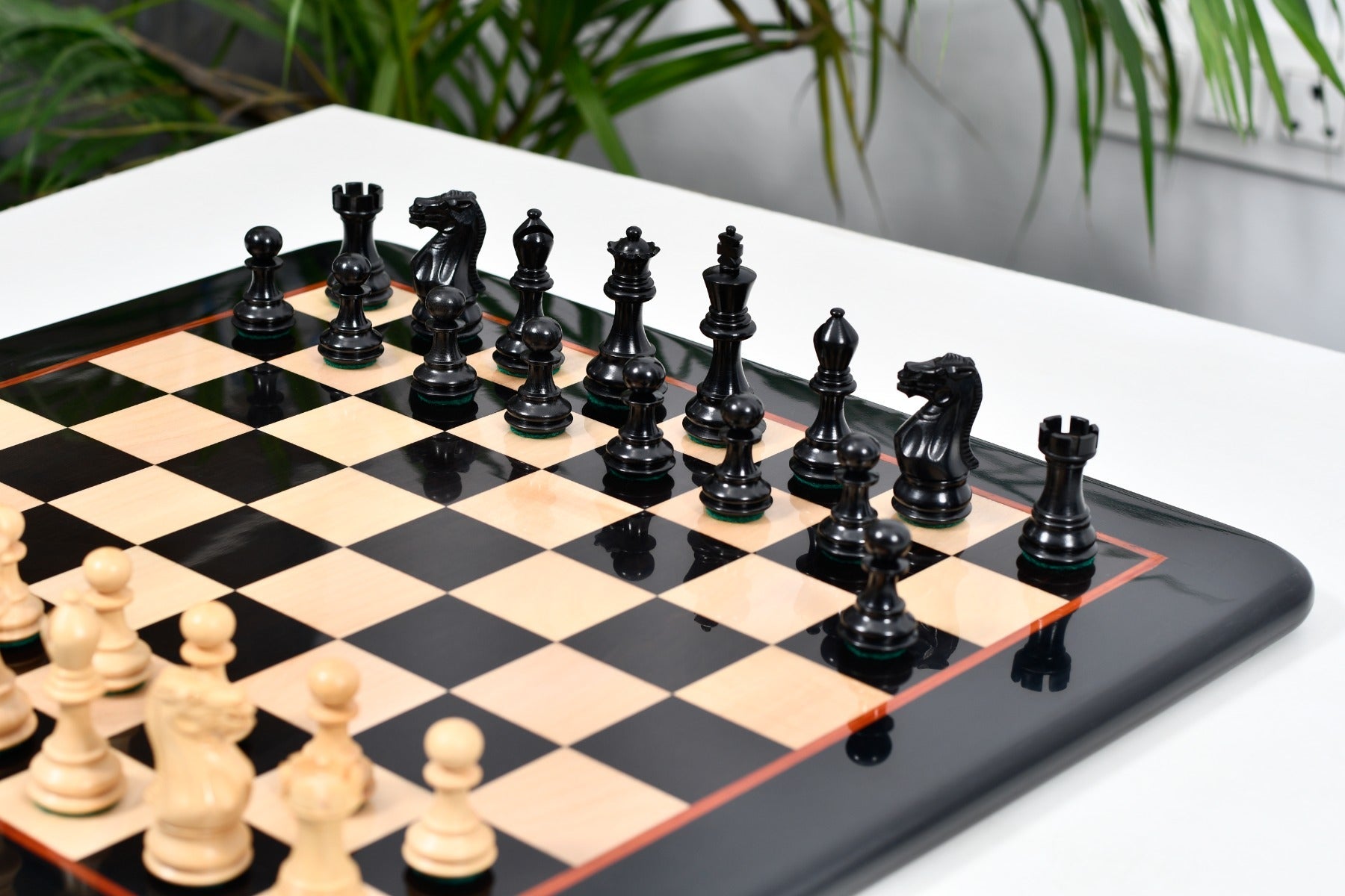 Contemporary Staunton chess set, genuine ebony and boxwood, hand carved in India