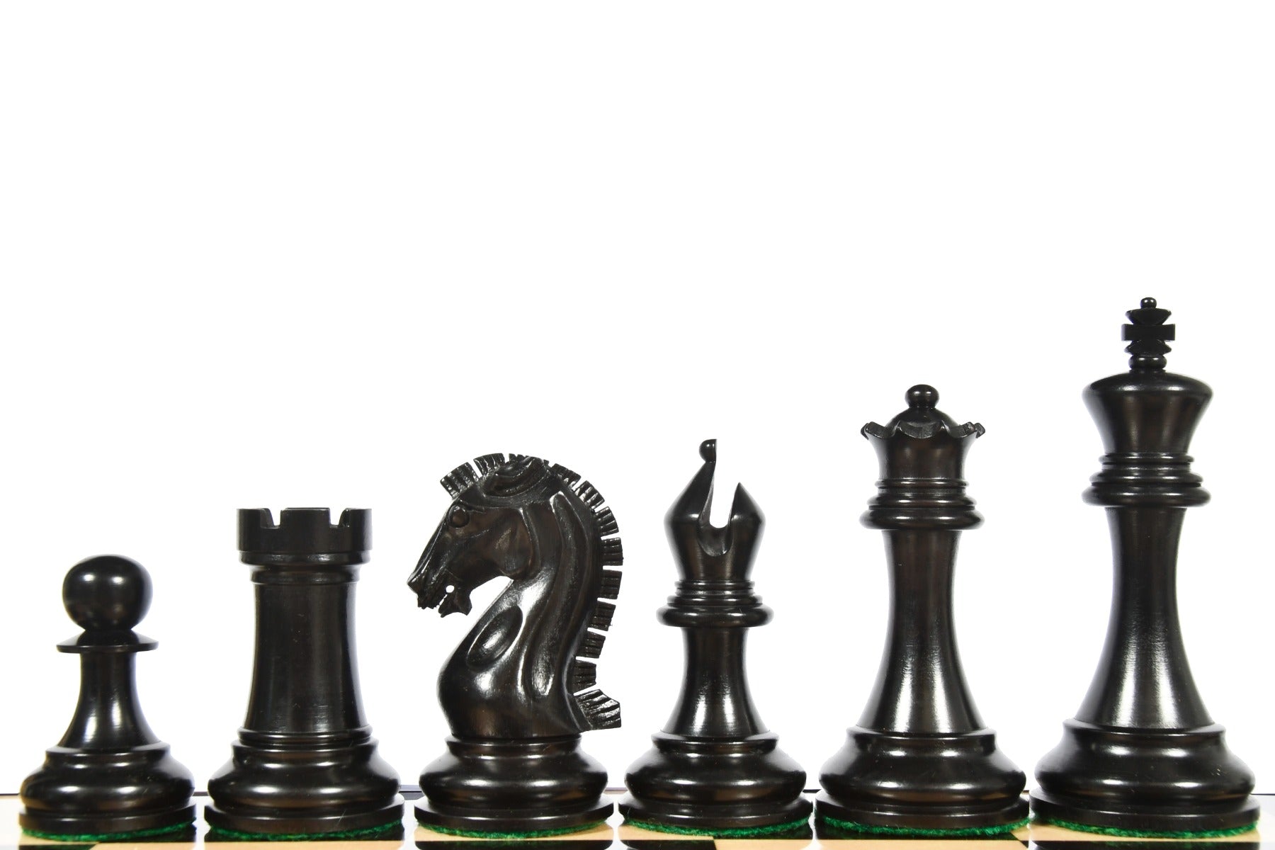 Ebonised boxwood Craftsman Knight Staunton chessmen, 3.9 inch king