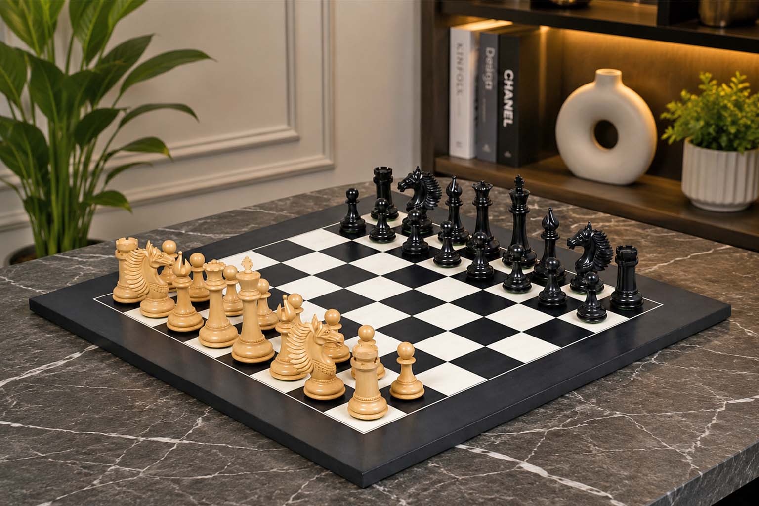 CB Mustang Series chess set in ebony and boxwood with 113mm king