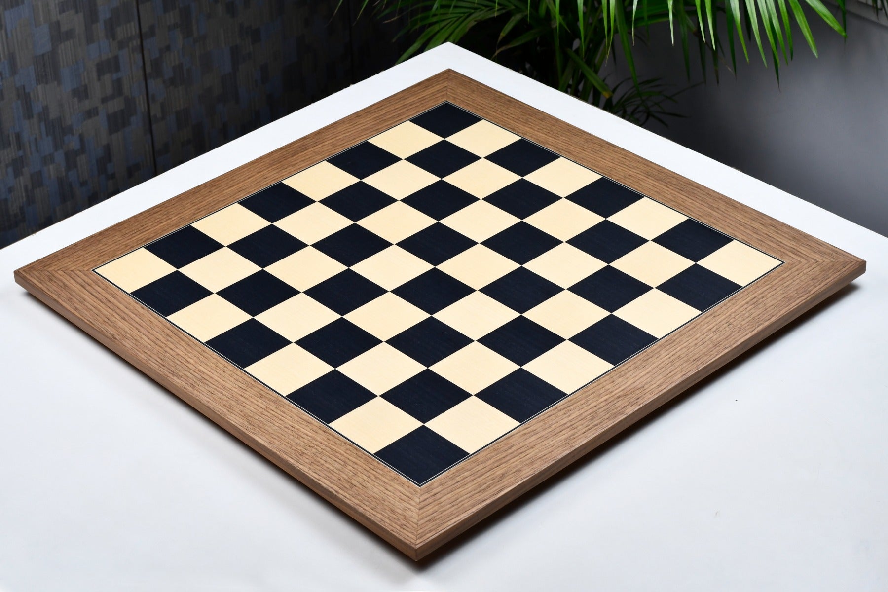 Sycamore veneer chess board, close detail of the grain