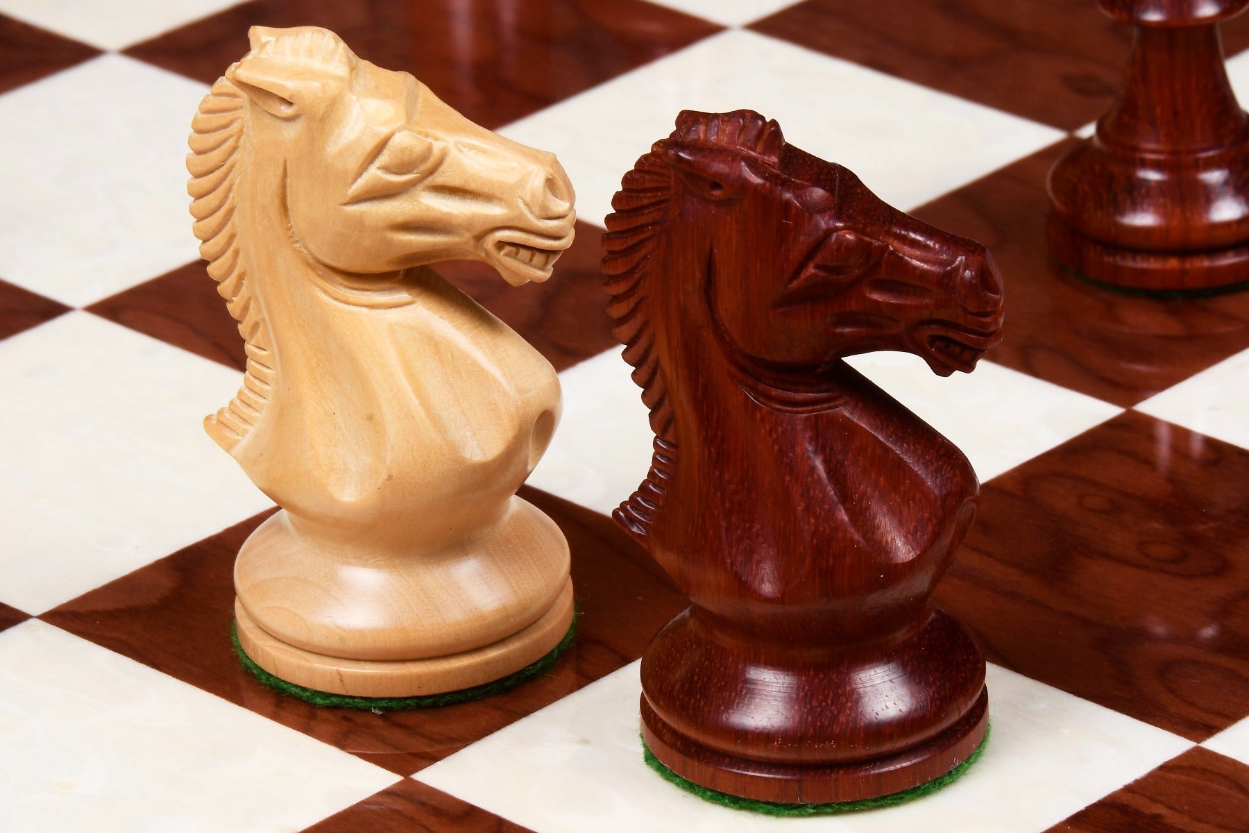GM Blitz Edition Staunton chess set, 95mm king, Bud rosewood finish with its 55cm red ash burl and maple board