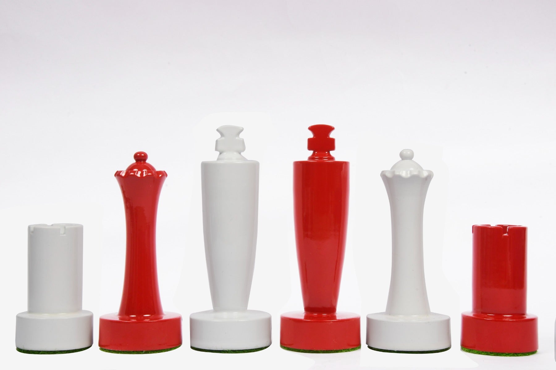 Red & White Berliner Minimalist chess pieces with a 33mm king base
