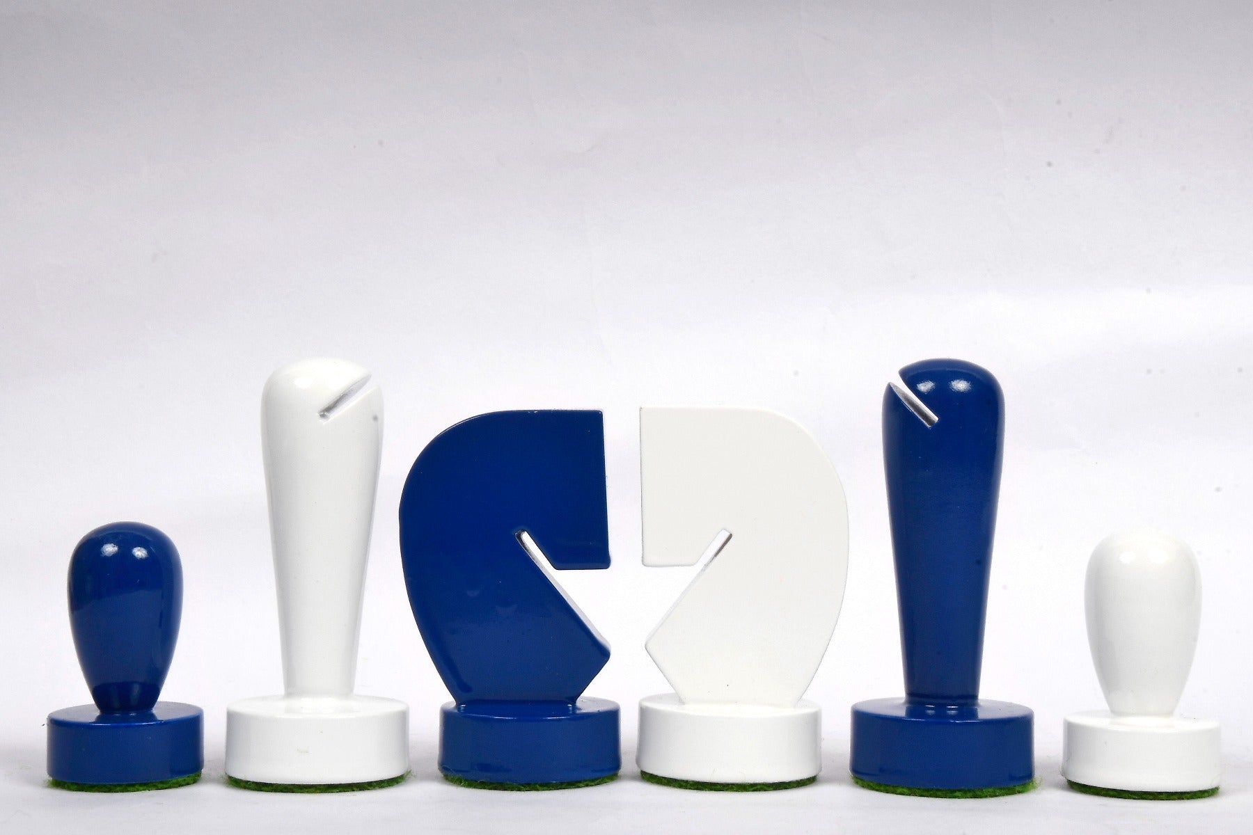 Blue & White Berliner Minimalist chess pieces with a 33mm king base