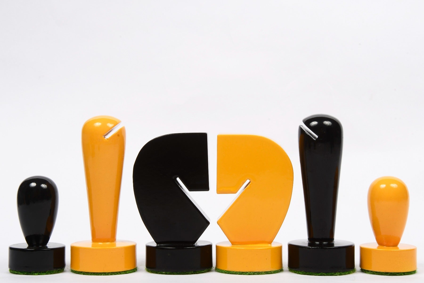 Black & Yellow Berliner Minimalist chess pieces with a 33mm king base