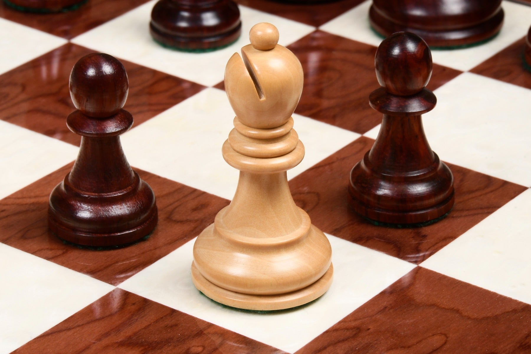 Full 1972 Fischer Spassky Low Knight chess set with its 55cm red ash burl and maple board, from Sterling Chess