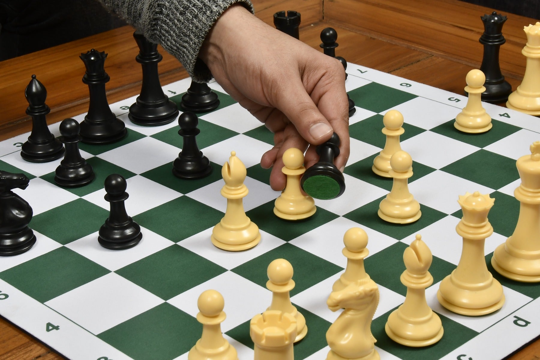 Natural white and black plastic chess pieces with a 95mm king