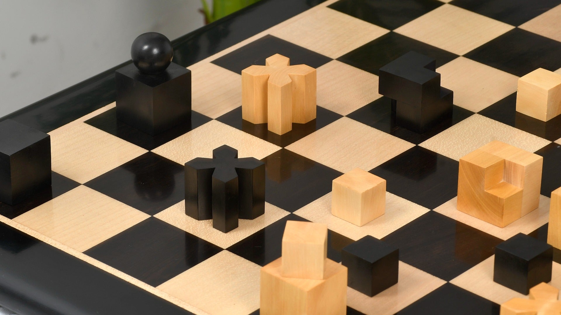 1924 Bauhaus Geometrical chess set, 49mm king, Ebonised finish with its board