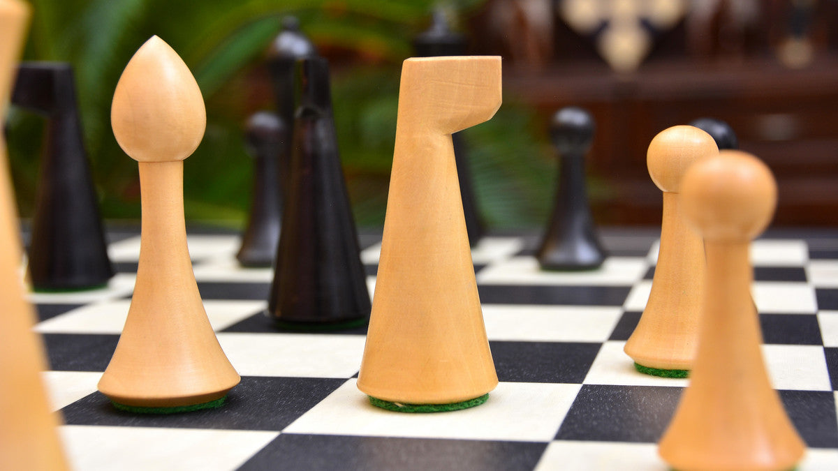 Knight carving detail on the Hermann Ohme Minimalist chess set with its 45cm board
