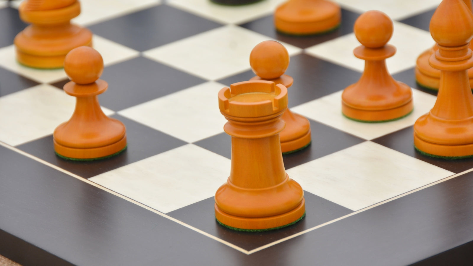 Full 1904 Cambridge Springs Tournament chess set with its 60cm black anigre and maple board, Sterling Chess Australia