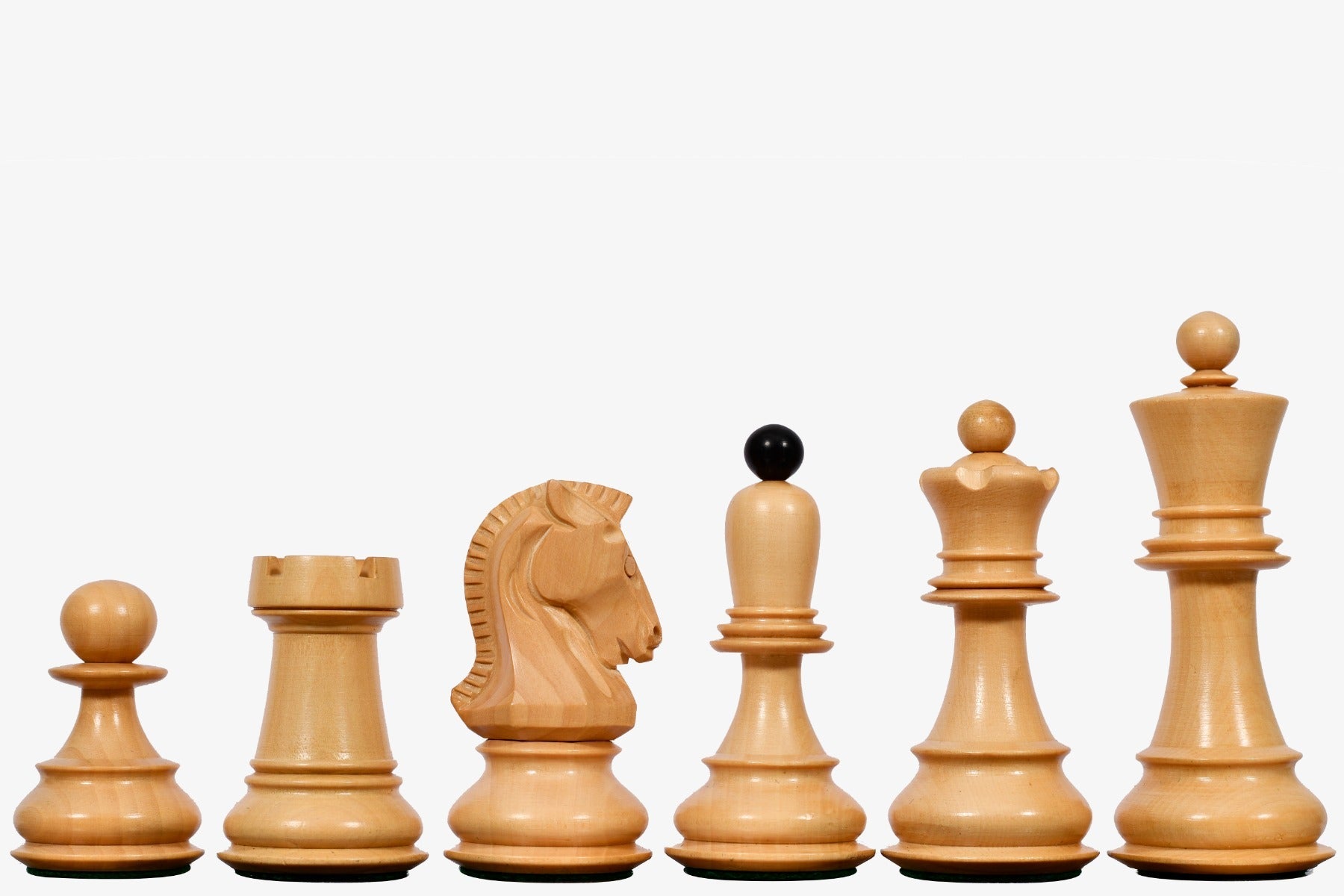 Reproduction 1950 Dubrovnik ebonised and natural boxwood chess pieces, 94mm king