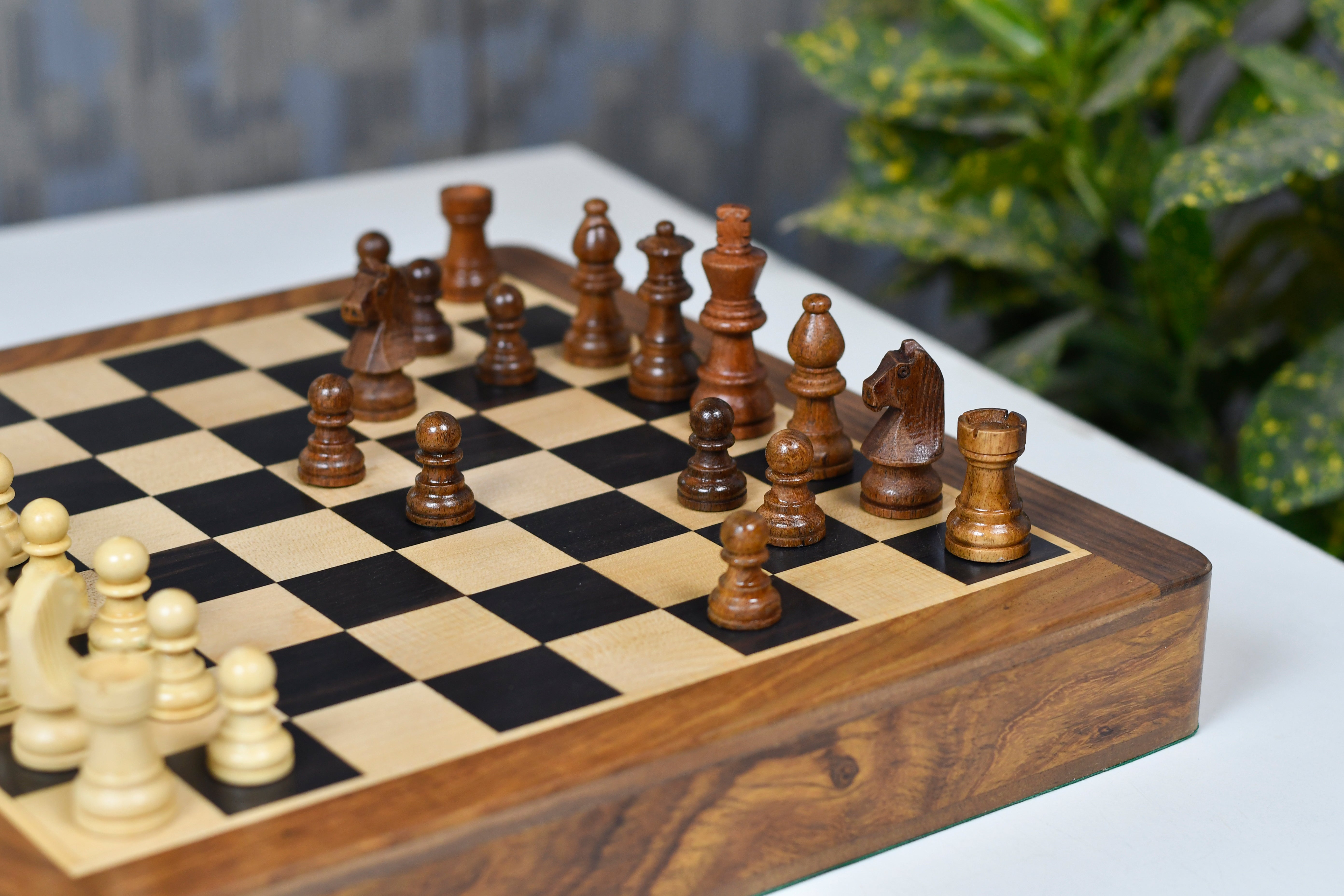 Knight profile on the 12 Inch Magnetic Travel chess set in genuine ebony and boxwood