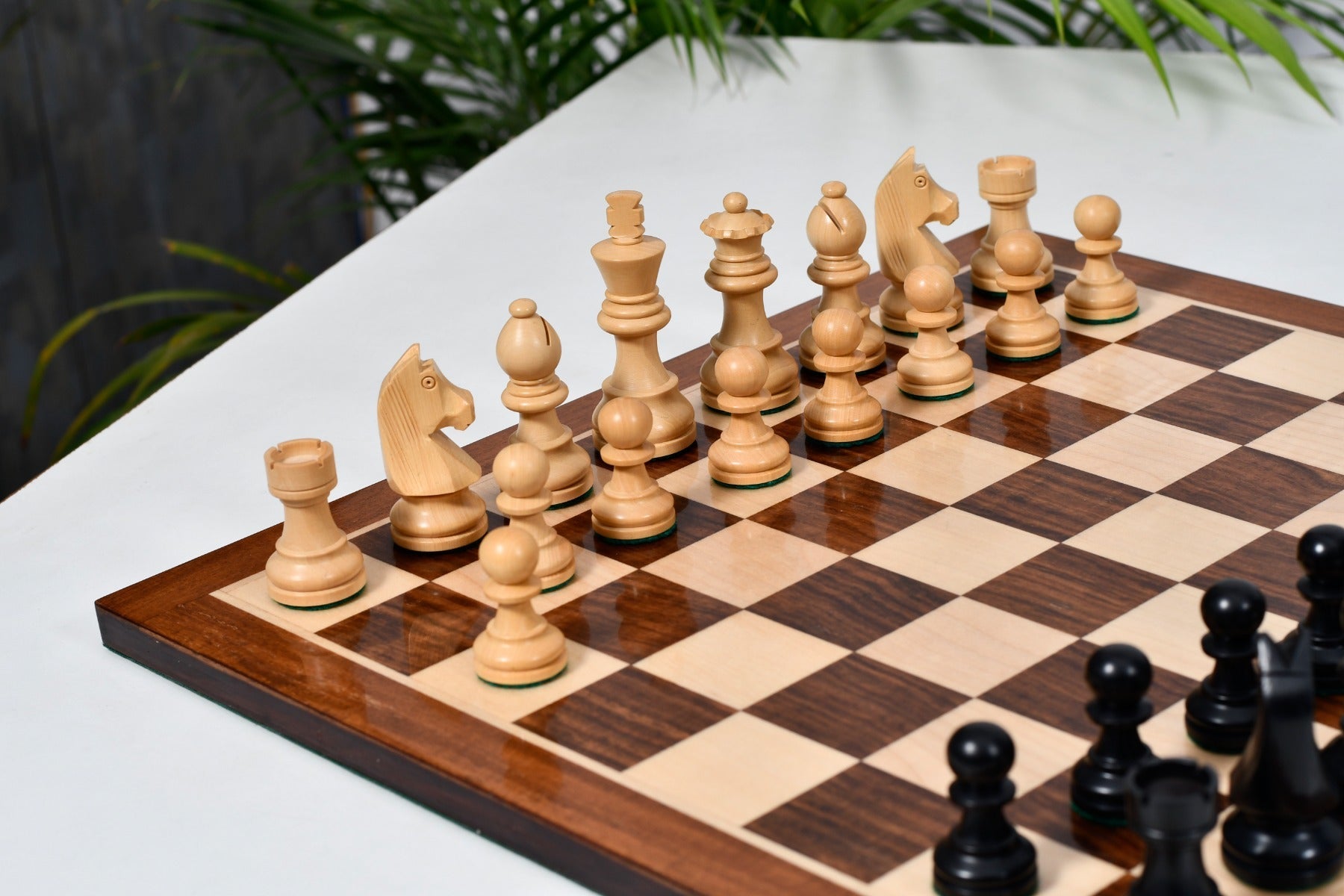 Full German Knight chess set with its 37cm sheesham and boxwood board, Sterling Chess Australia