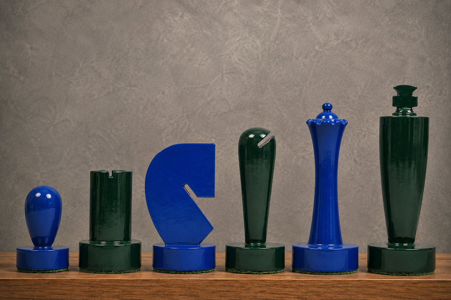 Sterling Chess Berliner Minimalist chess pieces in blue and green painted boxwood, 95mm king