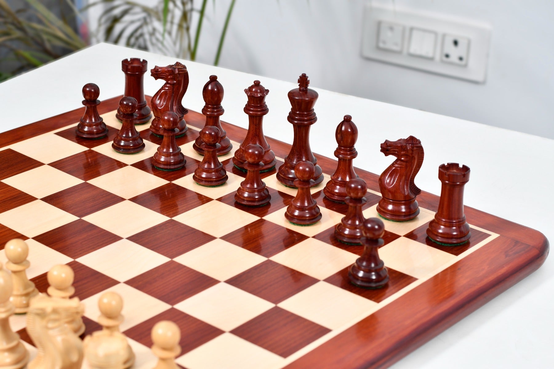 Honour of Staunton wooden chess pieces, 100mm king, Bud rosewood finish