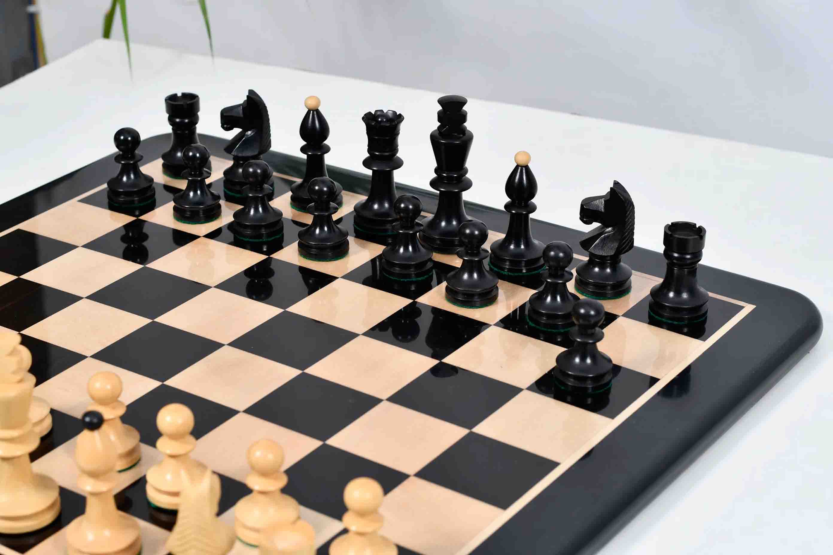 Romanian Hungarian National Tournament chess set, ebonised and natural boxwood, hand carved in India