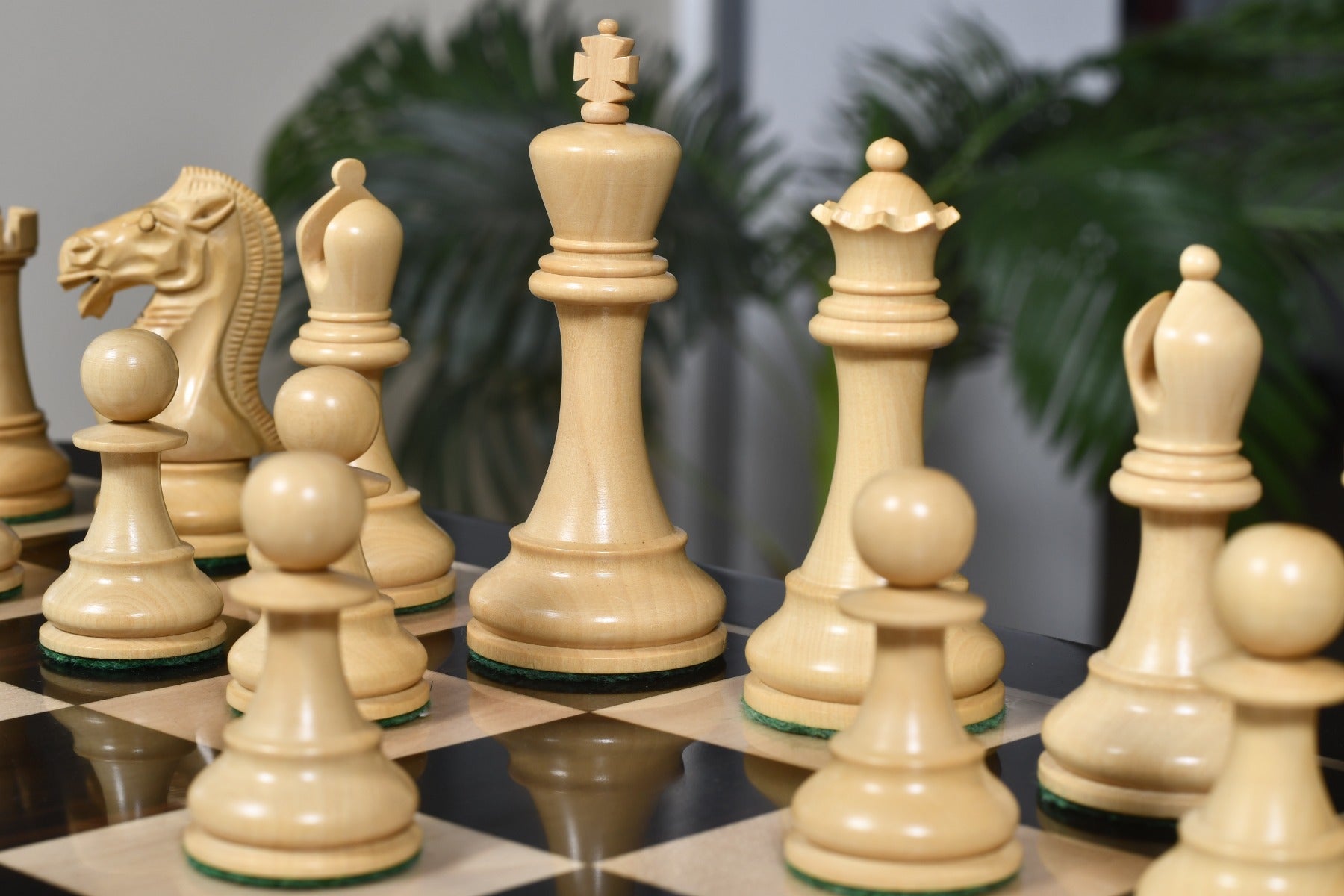 Full 34 piece Elgin Marble Knight chess set in ebony and boxwood, Sterling Chess Australia