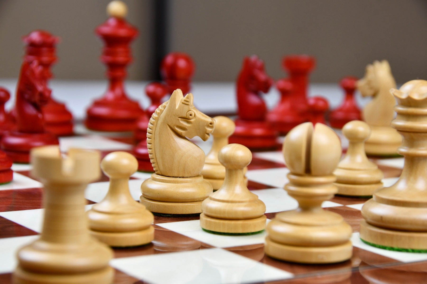 1930 Knubbel Analysis wooden chess pieces, 74mm king, Stained crimson finish