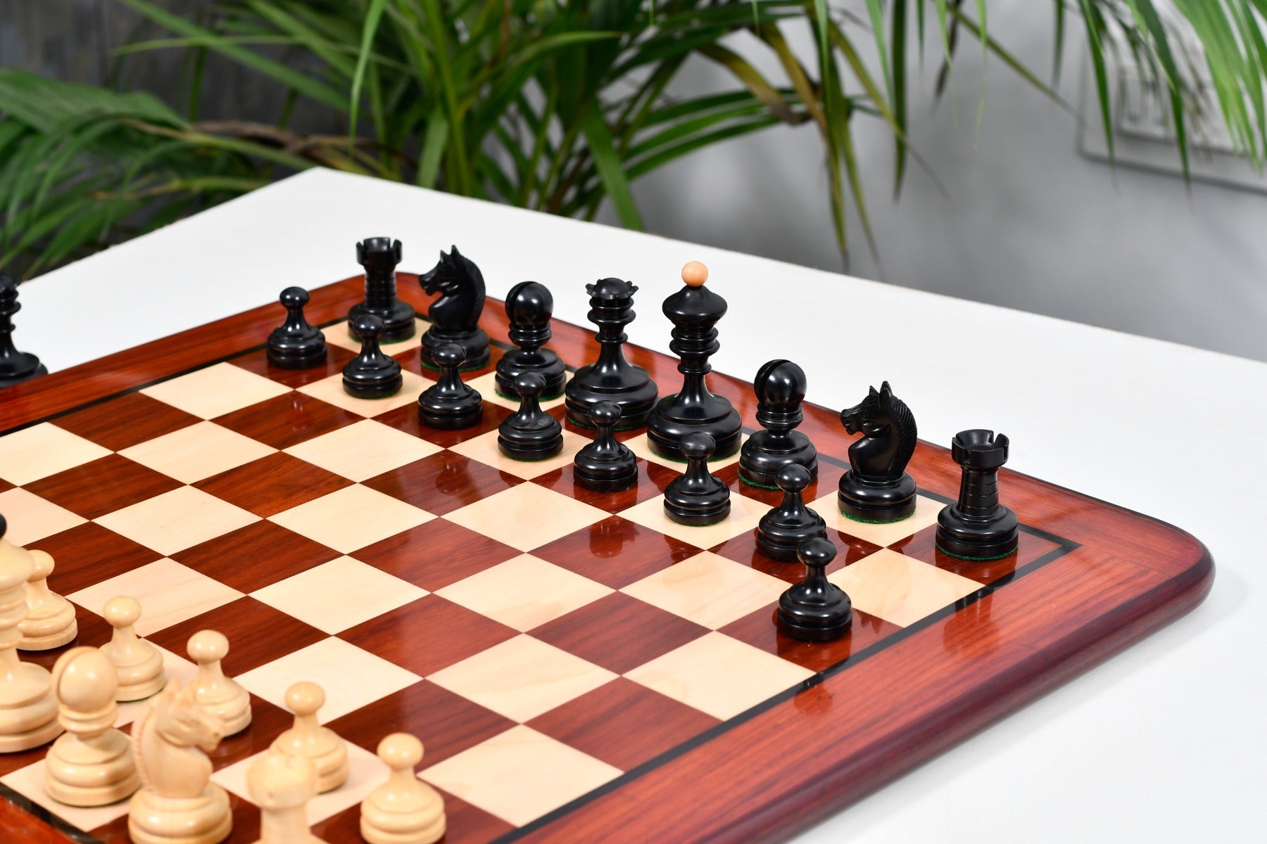 Ebonised boxwood Knubbel chess pieces with a 74mm king