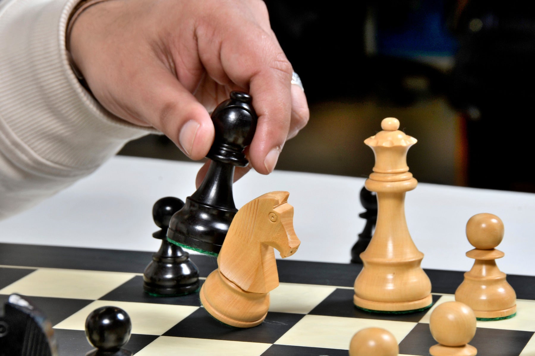 Natural boxwood German Knight chess pieces with 36mm king base