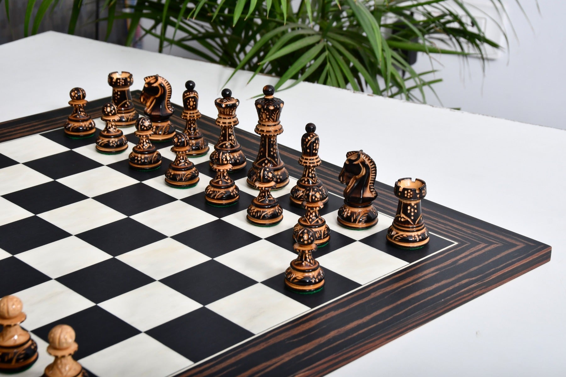 Dubrovnik Bobby Fischer 94mm chess pieces in lacquered boxwood