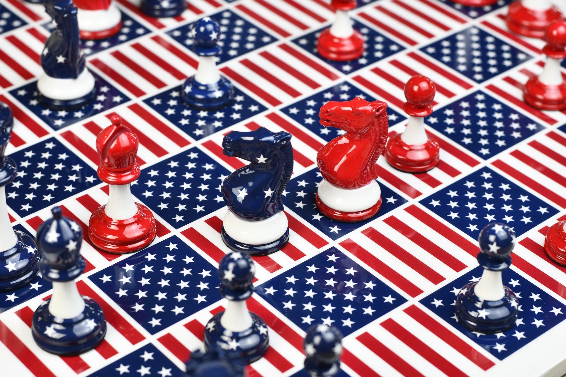 Red and blue painted solid plastic chess pieces, 98mm king