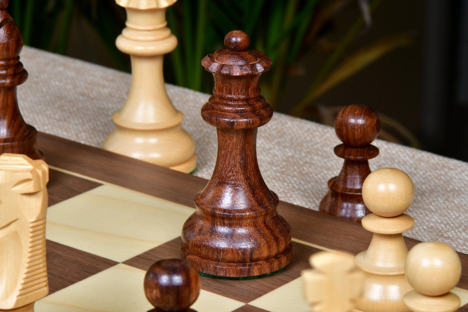Sheesham and boxwood reproduction French Lardy chess pieces, 34 piece roster