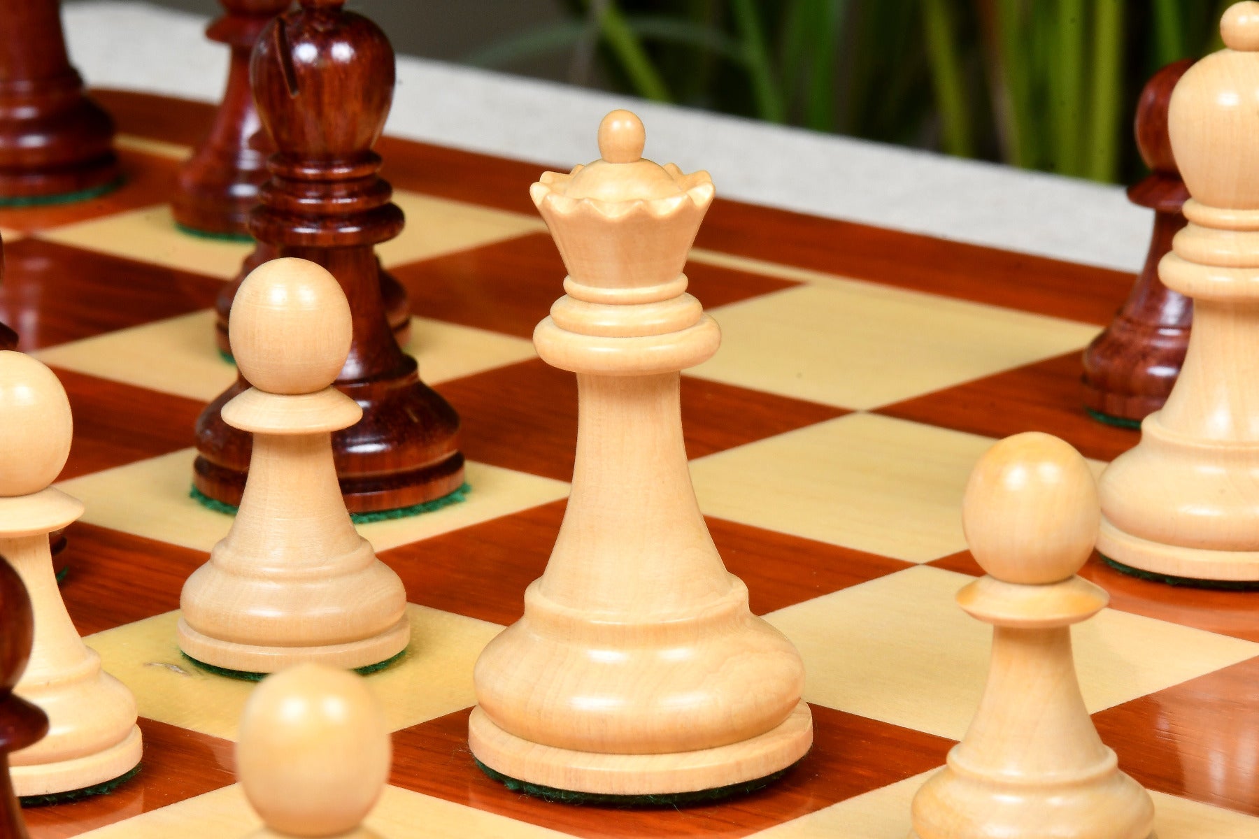 Full 34 piece 1972 Fischer Spassky chess set in bud rosewood and boxwood, Sterling Chess Australia