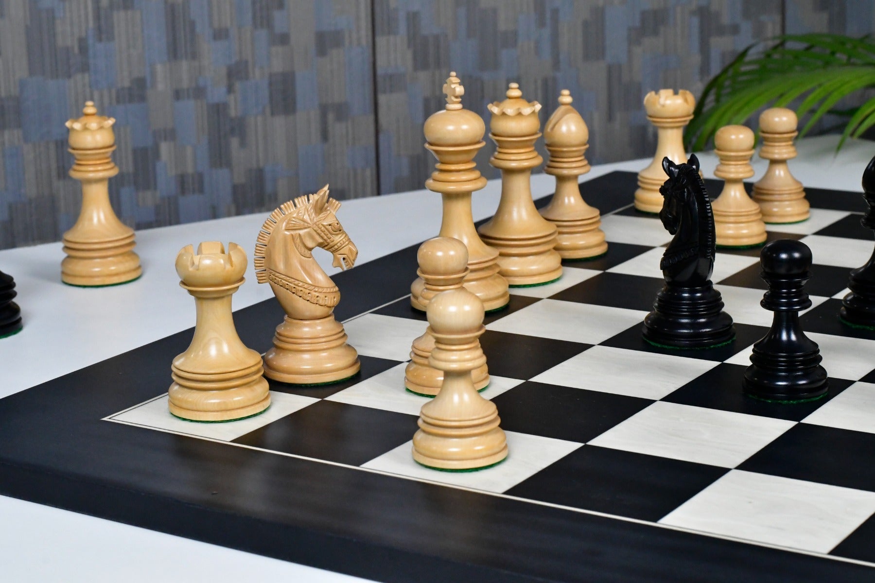 Indian Chetak II chess set with two spare queens in ebony and boxwood
