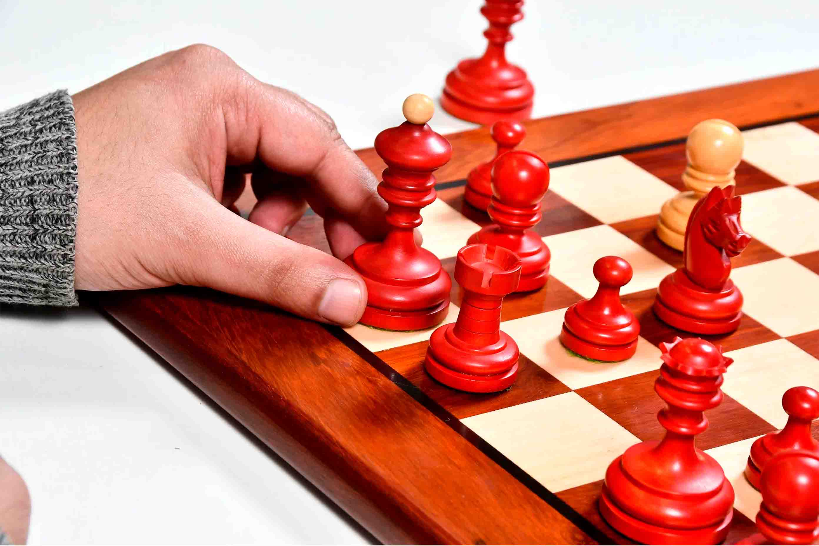 Stained crimson boxwood Knubbel chess pieces with a 74mm king